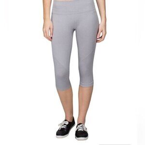 Lululemon In The Flow Crop II Heathered Medium Grey Capri Legging Seamless